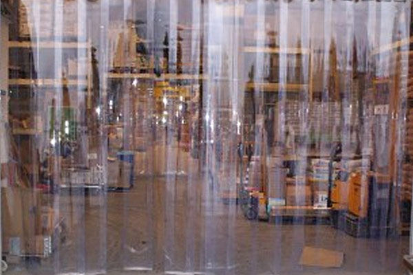 Lamellentor aus transparentem PVC für Gewerbe, Land- und Forstwirtschaft