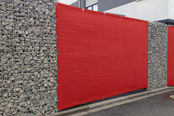 Warum bleichen rote Netze schneller aus?