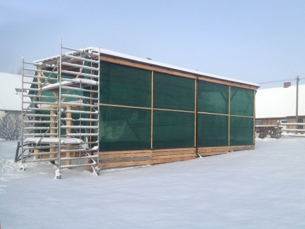 Windschutz für Holzschnitzel Holzlager und Holztrocknung Windschutznetze