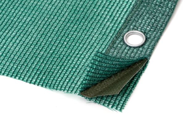 Schattiernetz 140 g/m² mit verstärktem Saum und speziellen Krall-Ösen. Schattiernetz 140 g/m² mit PE-Band verstärkter stabiler Saum und Öse.