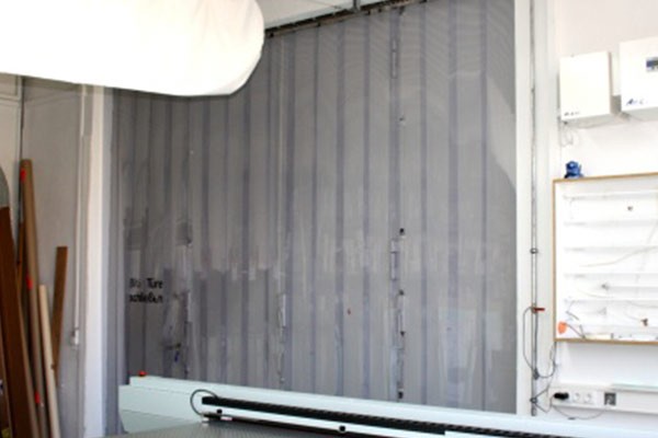 Hallenheizung und Industrieheizung durch PVC Lamellenvorhang effizient und günstig betreiben