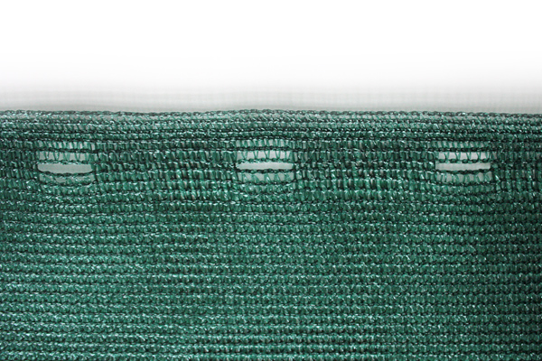 Sichtschutznetz mit Lochleiste, Abstand 8 cm.