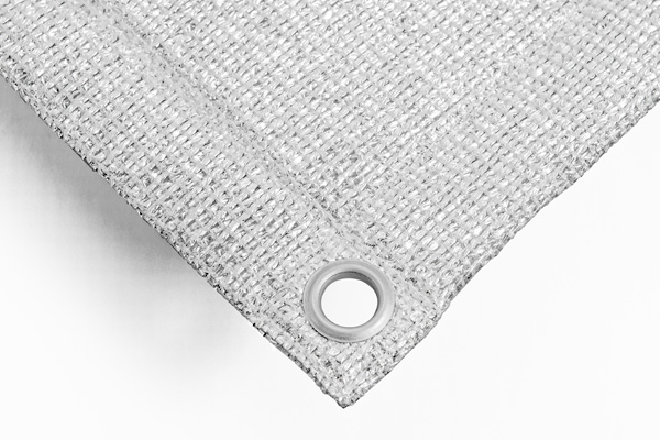 Schattiernetz mit stabilen Krallösen