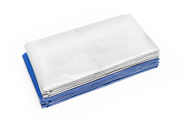abdeckplane_weiss_blau Abdeckplane weiß oder blau mit Ösen - 250 g/m² - auch in XXL-Abmessungen
