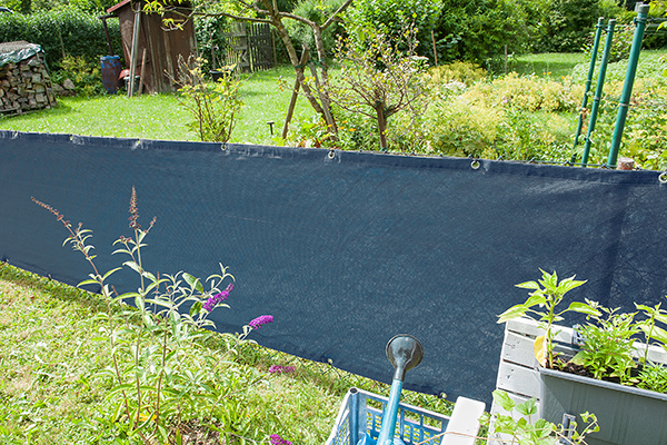 Sie möchten Sichtschutz am Maschendrahtzaun befestigen?