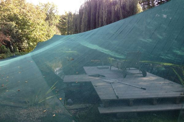 105_teichnetz_nach_mass_oesen_spannen_8 In Giebelform gespannt