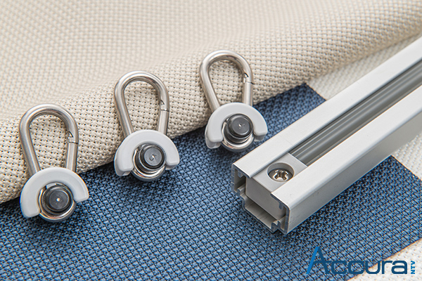 Der Sonnenschutz-Vorhang für die Terrasse und den Balkon