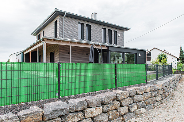 Zaunblende nach Maß mit Ösen - 65% Sicht- und Windschutz - 140 g/m² - für Doppelstabmatte