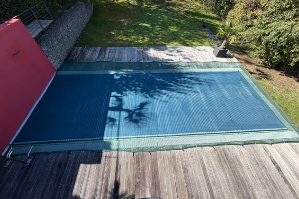 Laubschutz für den Pool - Wasserdurchlässiges Teichnetz als Ergänzung zur Poolabdeckung