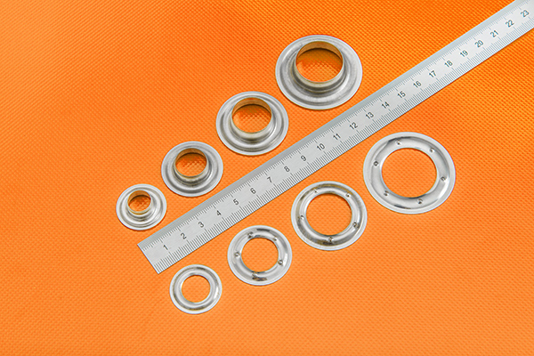 pvc_abdeckplane_oesen Produktwechsel bei der PVC Abdeckplane