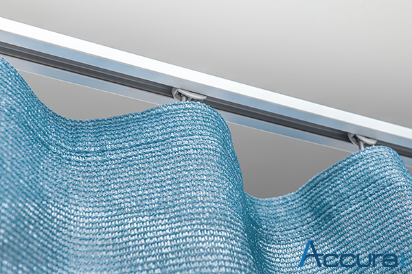 Der Outdoor-Vorhang auf dem Balkon