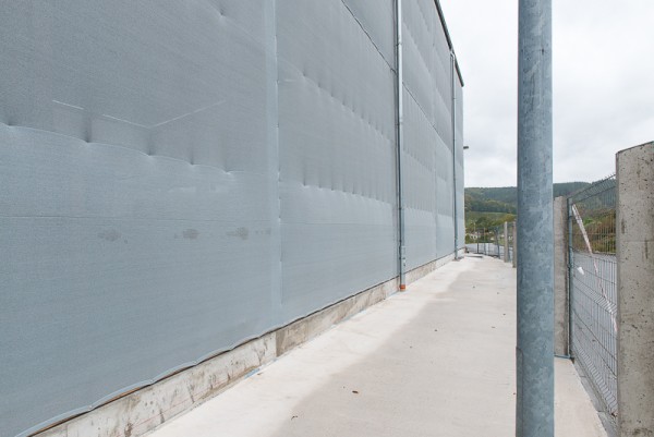 windschutznetz_industrie_hallenverkleidung Wo setzt die Industrie Windschutznetze ein?