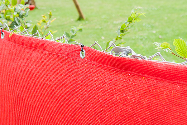 200_windschutz_maschendrahtzaun Windschutznetz Montage am Maschendrahtzaun