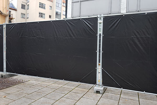 bauzaunplane_schwarz_sichtschutz_windschutz Bauzaunplane blickdicht