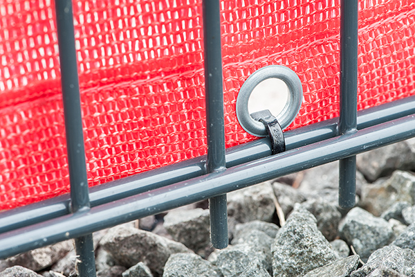 140_zaunblende_befestigung_doppelstabmatte Schnelle Montage an Stabmattenzaun und Maschendrahtzaun