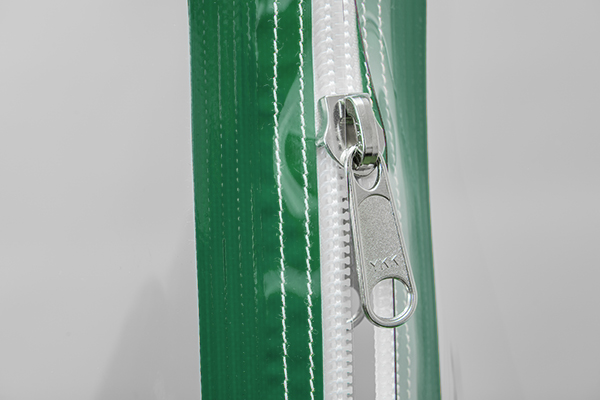 aufwendig verdeckt eingearbeitet - beidseitig bedienbar