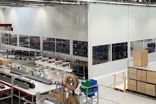 Industrievorhang und PVC-Hallenabtrennung: Systeme, Materialien und Einsatz in der Industrie Industrievorhang und PVC-Hallenabtrennung: Systeme, Materialien und Einsatz in der Industrie
