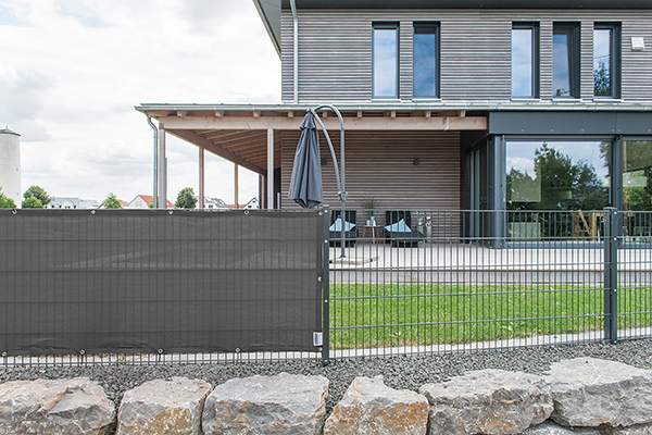 230_zaunblende_nach_mass_stabmattenzaun_3 Auch für Stabmattenzaun geeignet