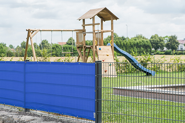 Hoher Sichtschutz für Kindergarten, Schule, Spielplatz