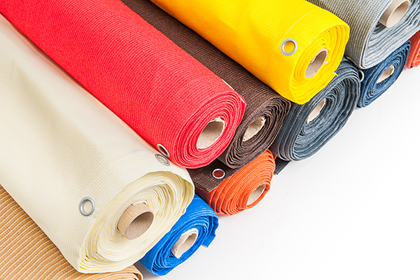 windschutznetz-mit-oesen Windschutznetz mit Ösen Schutz gegen Schlagregen und Schneetreiben