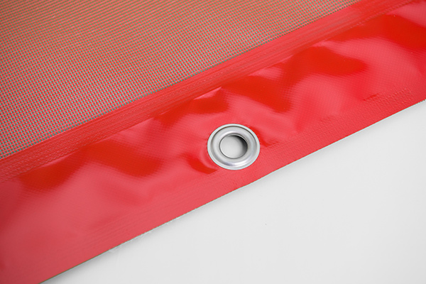 350_windschutzgitter_nach_mass_oesen_2 rot RAL 3002