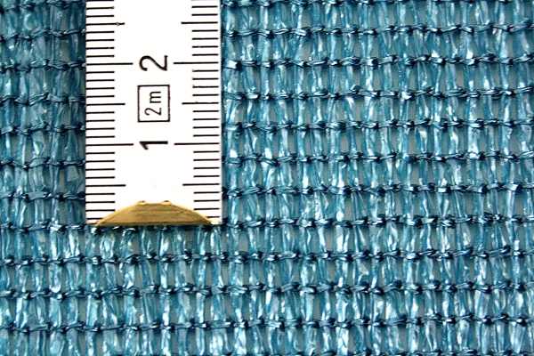 Sichtschutznetz 140 nach Maß - Maschenstruktur Maschenstruktur Sichtschutznetz 140 mit Meterstab als Vergleich
