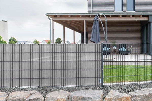 sichtschutz_stabmattenzaun_grau_600x600 Sichtschutz in Anthrazit oder Grau passend zum Stabmattenzaun