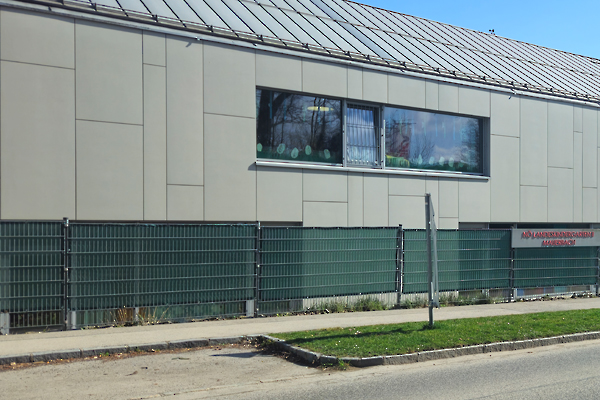 Sichtschutznetz am Zaun - Geschützte Bereiche für einsehbare Außenflächen Sichtschutznetz am Zaun - Geschützte Bereiche für einsehbare Außenflächen