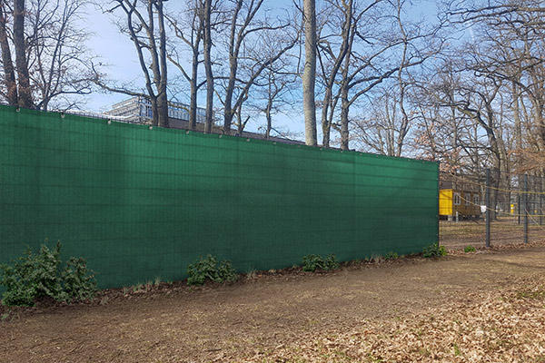 Sichtschutznetz grün mit Ösen - Länge nach Maß - 98 % Sichtschutz - 230 g/m²