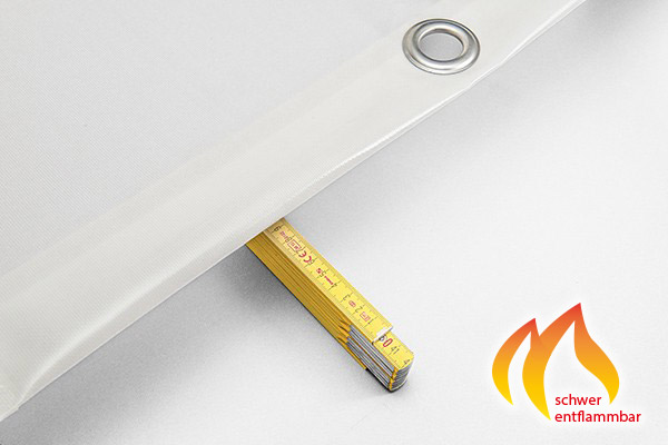 mit ca. 5 cm Abstand hinter dem Vorhang