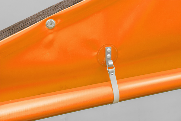 wetterschutzplane-orange-pvc oben schräge Kante mit Punktverstärkung