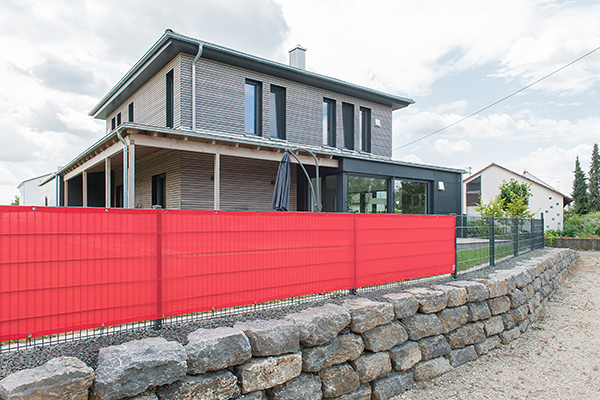 Bei der Balkonverkleidung kommt es auf die Qualität an