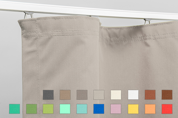 Gentle Farbvielfalt: Wählen Sie aus 20 modernen Farbtönen mit höchstem Schattierwert für Ihren maßgefertigten Outdoor-Vorhang. Große Farbauswahl für Outdoor-Vorhang Gentle nach Maß vor neutralem Hintergrund zur Demonstration der wohnlichen Stoffstruktur.