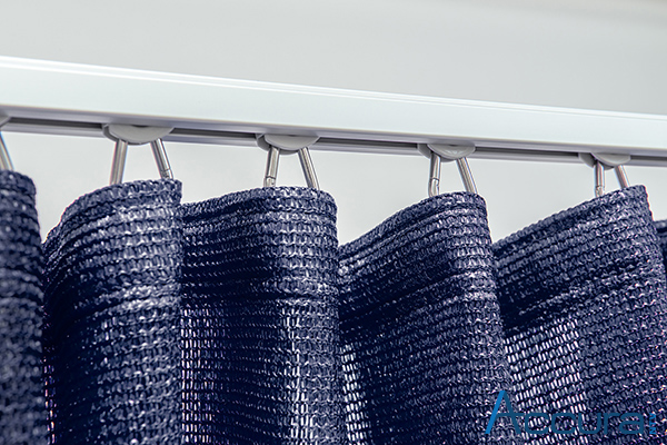 balkonvorhang_blau Balkonvorhang mit Vorhangschiene wetterfest