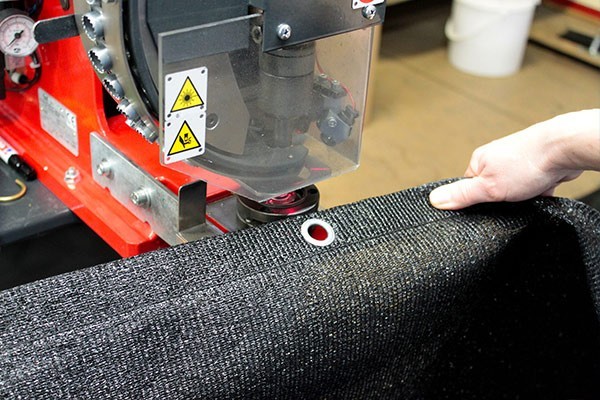 sichtschutznetz-nach-mass-oesen Sichtschutznetz nach Maß