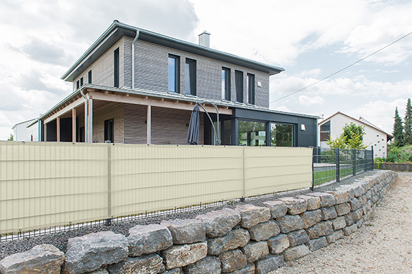 Zaunblende – guter Sichtschutz und dennoch winddurchlässig