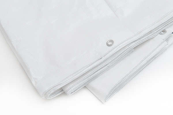 gerusetplane_weiss_150 Stabiler Saum mit Ösen und eingearbeiteter Randleine